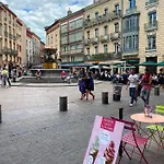 Meuble Classe Carmes , Entree Autonome, Wifi, Climatise, Petit Parking Prive * Toulouse