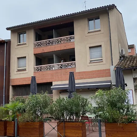 Meublé Tourisme Carmes 2 étoiles, Entrée Autonome,wifi, Climatisé, Petit Parking Privé Apartamento