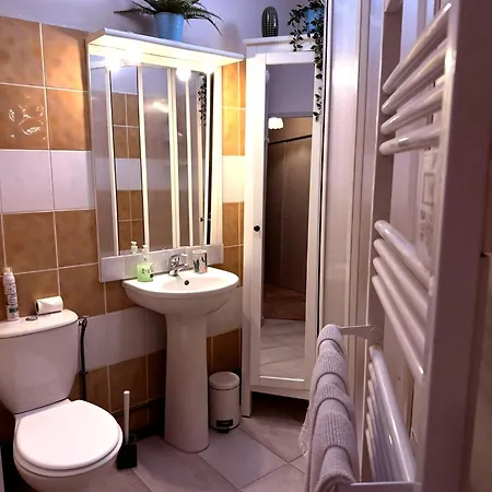 Meublé Tourisme Carmes 2 étoiles, Entrée Autonome,wifi, Climatisé, Petit Parking Privé