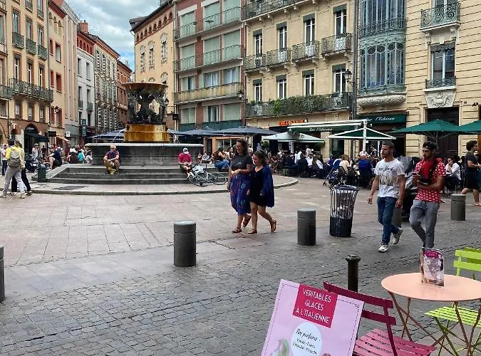 Meuble Classe Carmes , Entree Autonome, Wifi, Climatise, Petit Parking Prive * 툴루즈